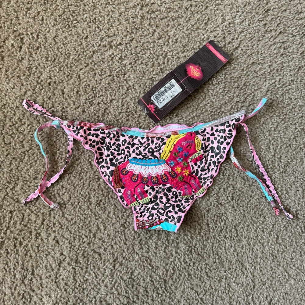 Agua Bendita Bikini Bottom
